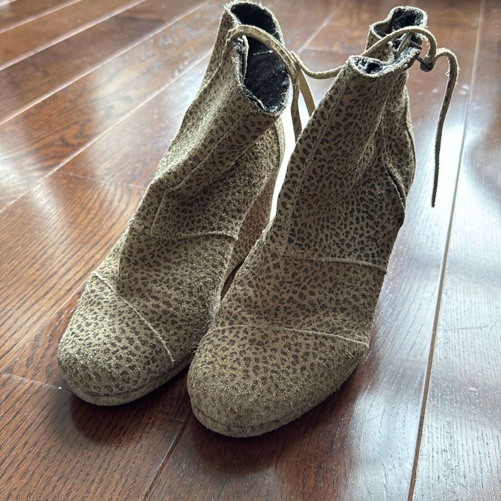 Cheetah leopard high heel bootie